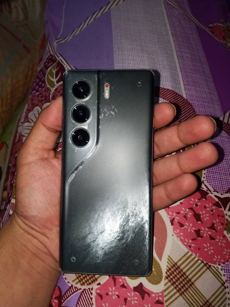Tecno CAMON 40 Pro 0
