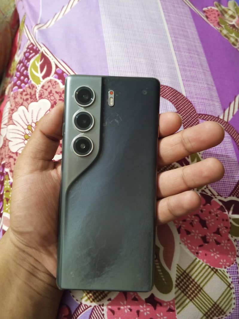 Tecno CAMON 40 Pro 1