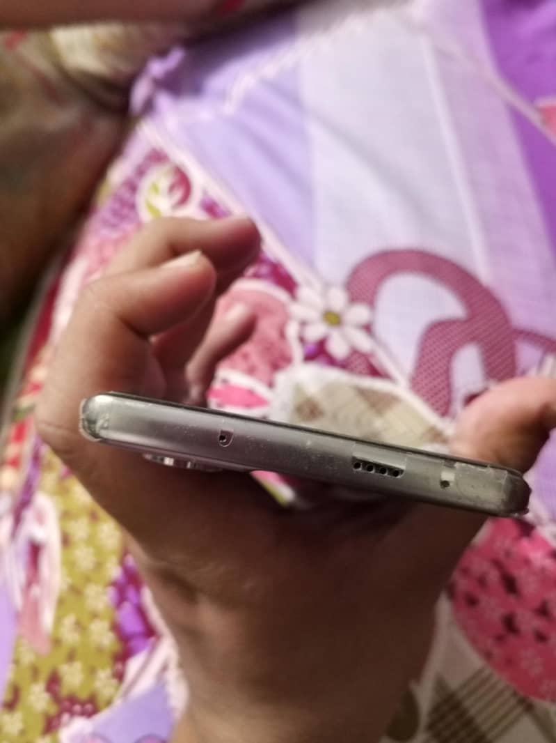 Tecno CAMON 40 Pro 4