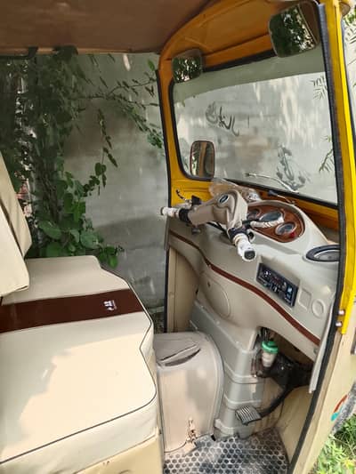 CNG Rickshaw good condition for sale in gujranwala