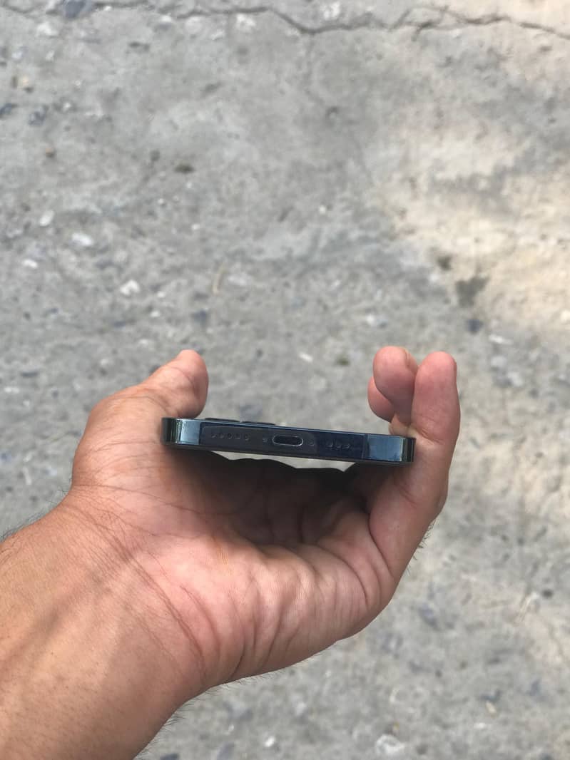 Apple iPhone 12 Pro 2