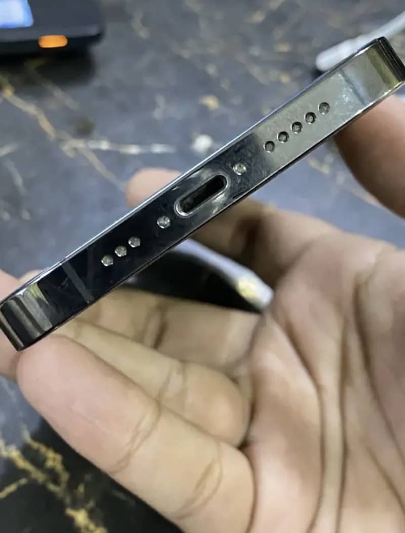 Apple iPhone 13 Pro 4