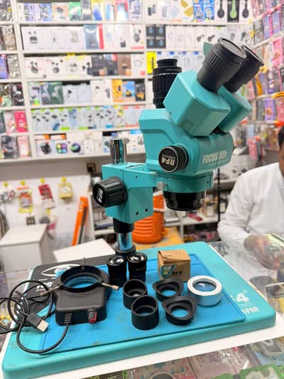 RF4 RF-6555 Pro Trinocular Microscope + (0.7x Lenz)