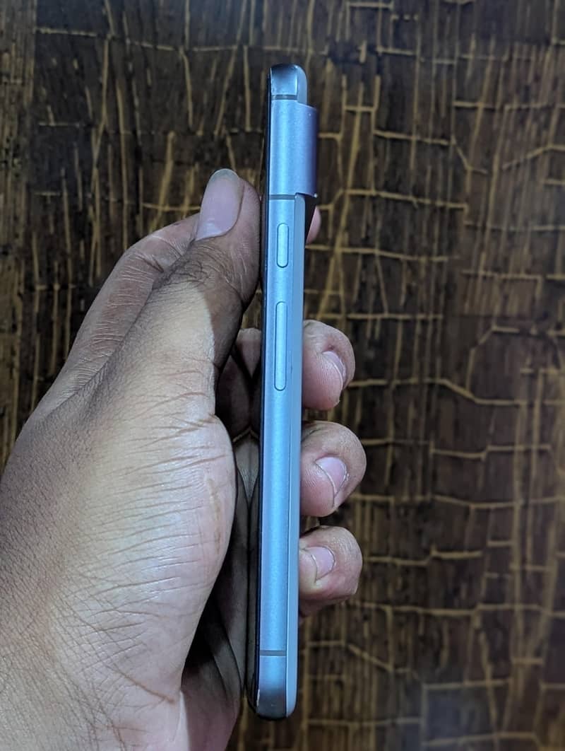 Google Pixel 8 4