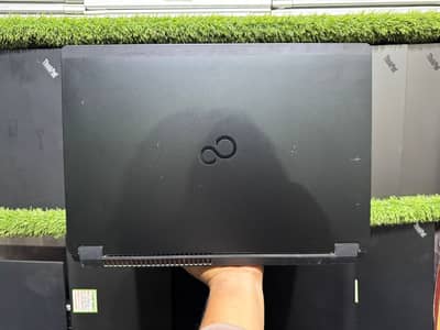 Fujitsu CELSIUS H780 i7 8th NVIDIA Quadro P1000 GPU 04 GB FHD