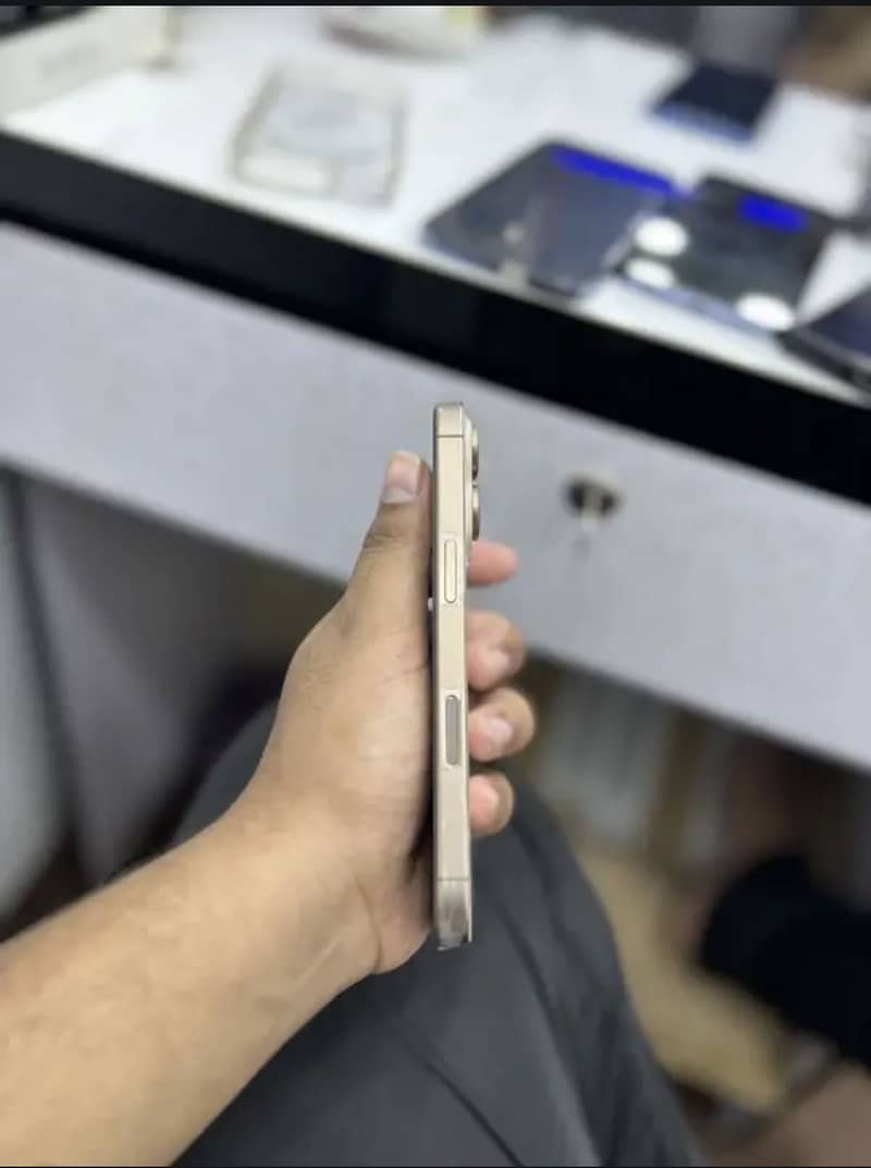 Apple iPhone 16 Pro 5
