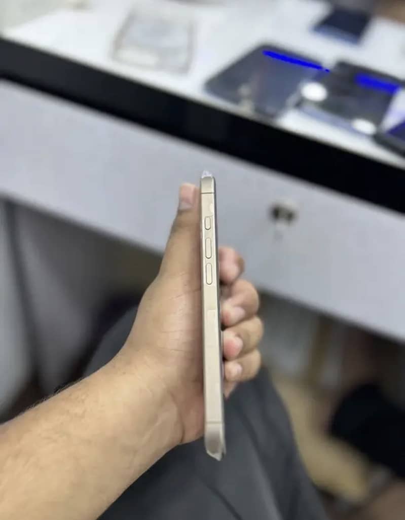 Apple iPhone 16 Pro 7