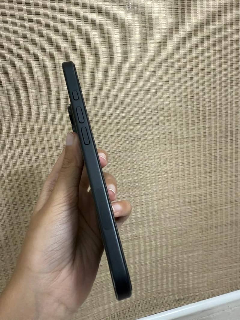 Apple iPhone 16 2