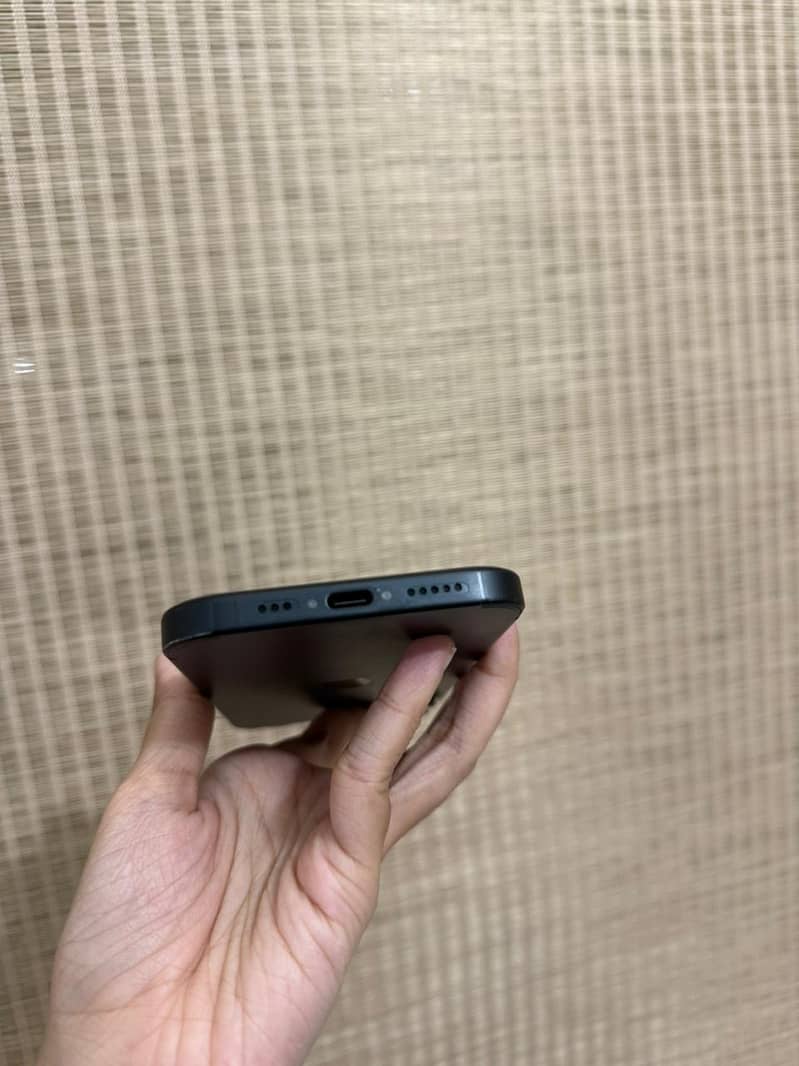 Apple iPhone 16 3