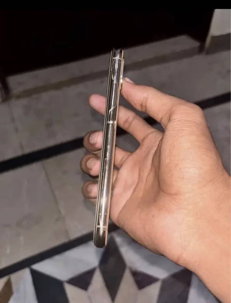Apple iPhone XS 3