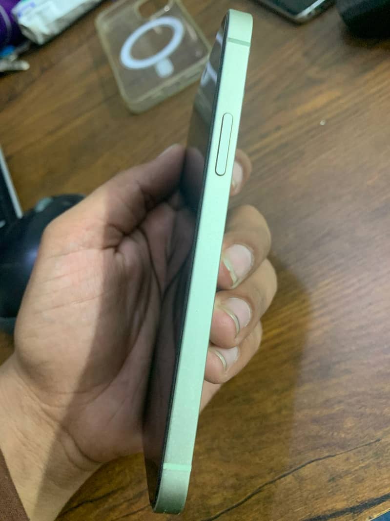 Apple iPhone 12 4