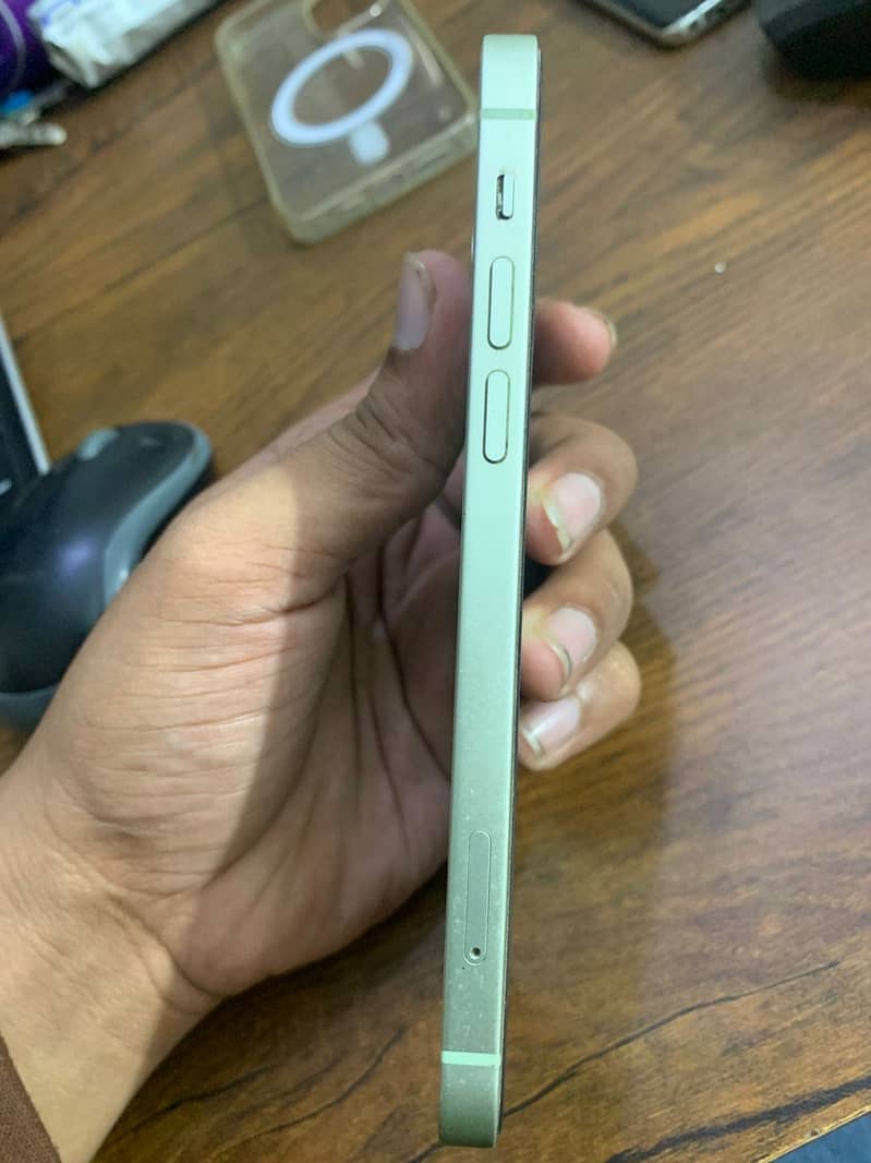 Apple iPhone 12 6