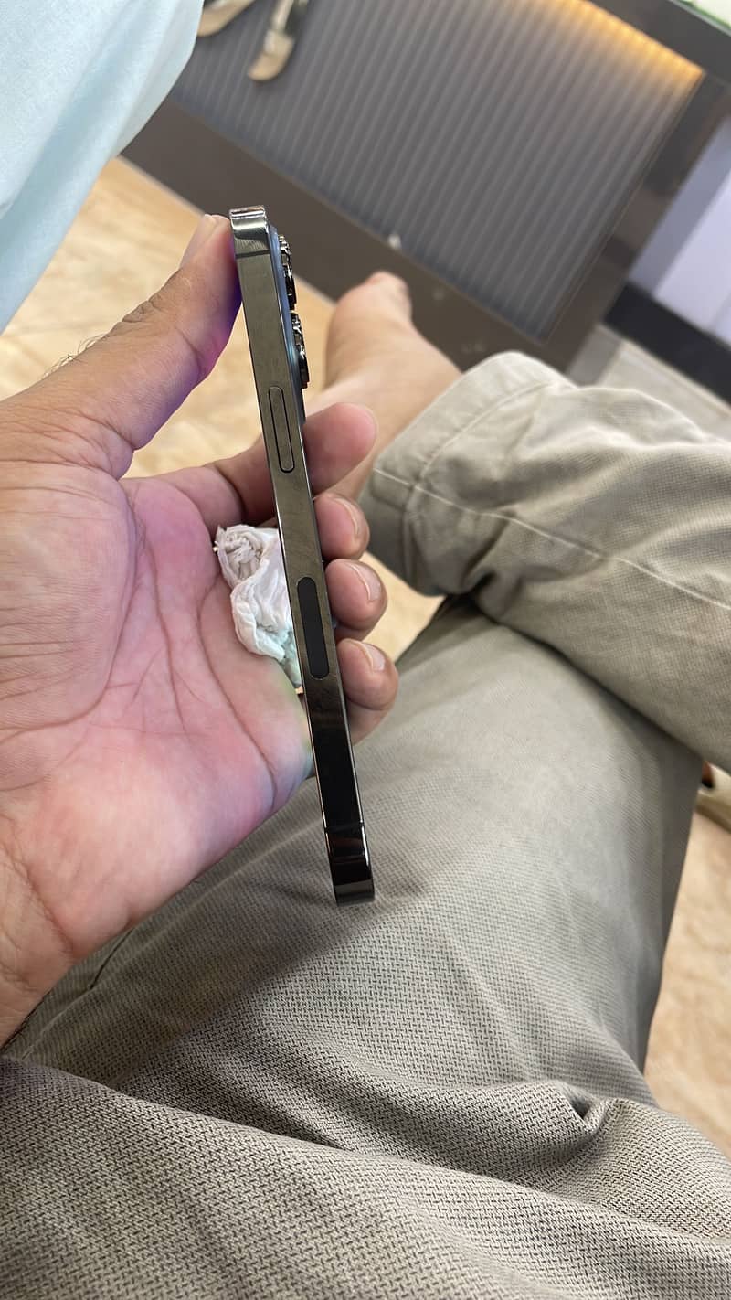 Apple iPhone 13 Pro 2