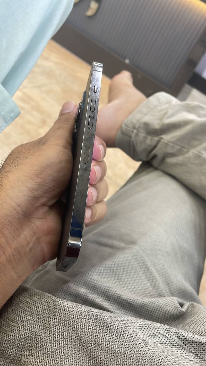 Apple iPhone 13 Pro 3