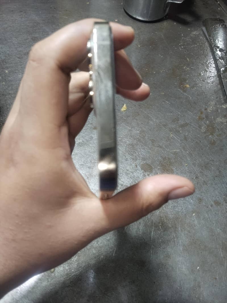 Apple iPhone 12 Pro Max 4
