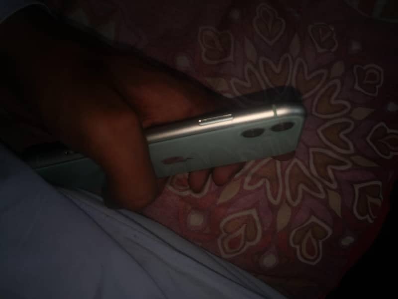 Apple iPhone 11 3