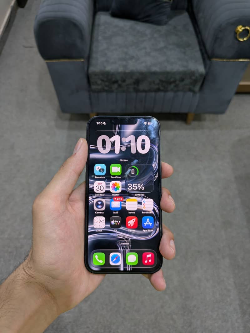 Apple iPhone 16e 0