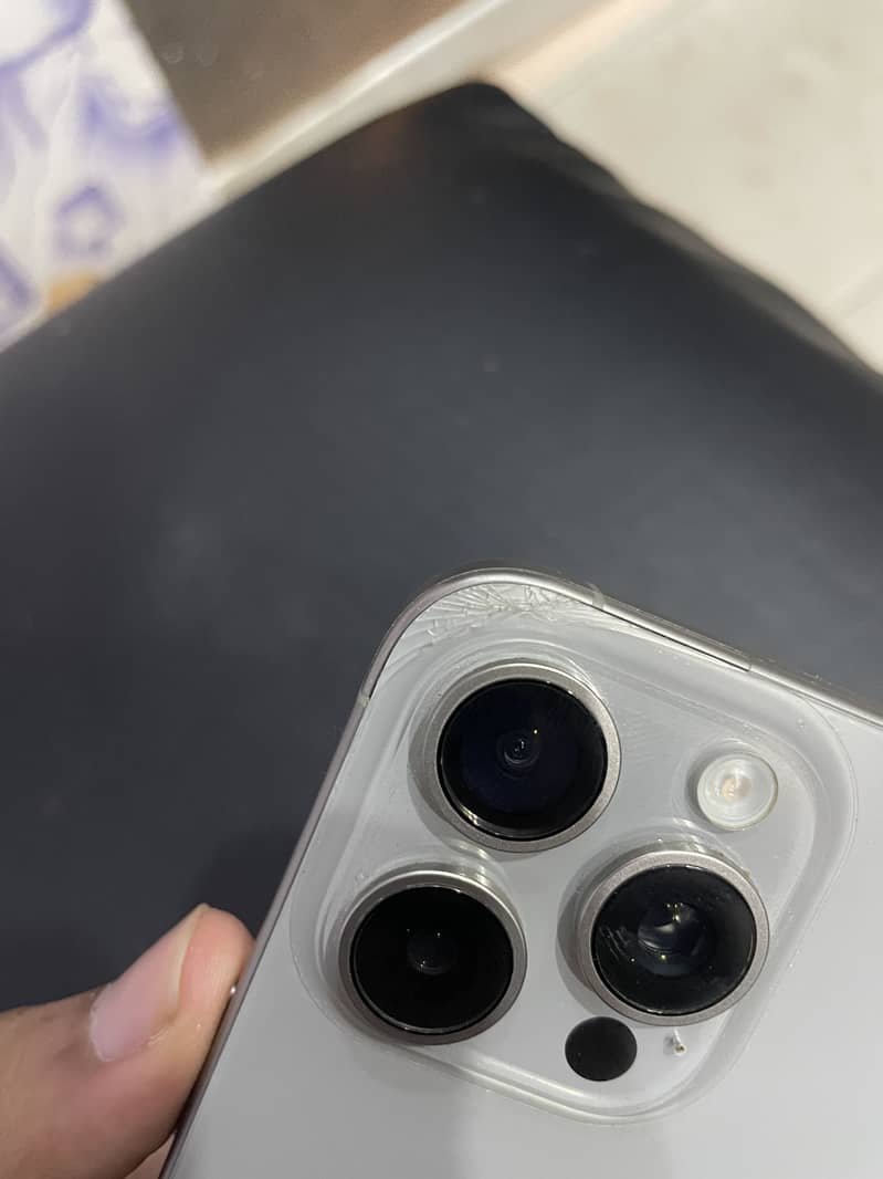 Apple iPhone 15 Pro Max 3