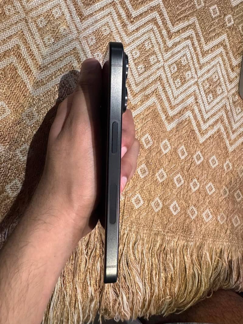 Apple iPhone 15 Pro 2