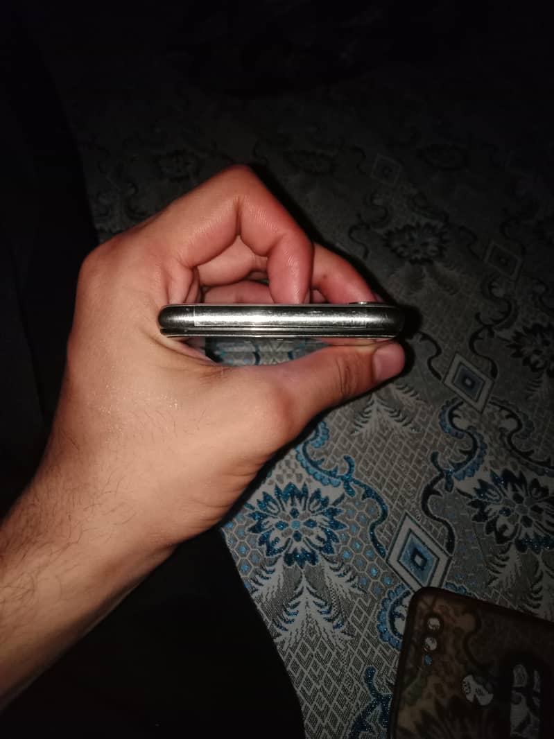 Apple iPhone X 3