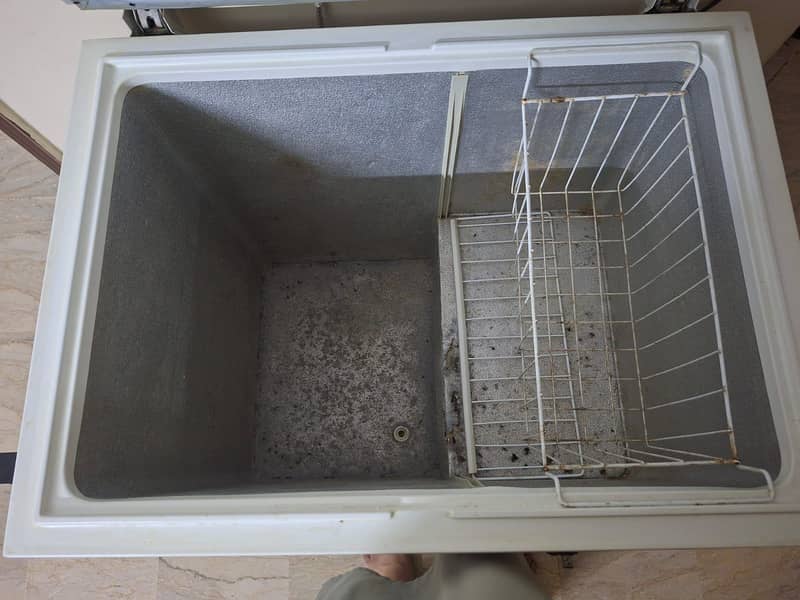 Dawlance deep freezer 3