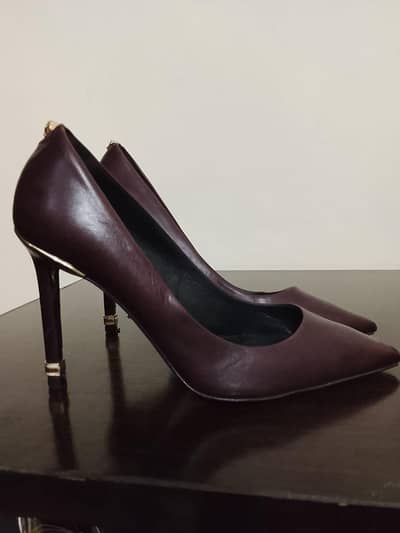 origenal versace patent heels size 36 _100%Authentic