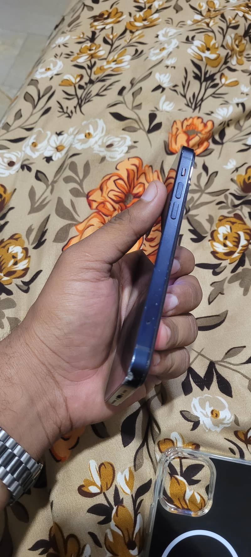 Apple iPhone 12 4