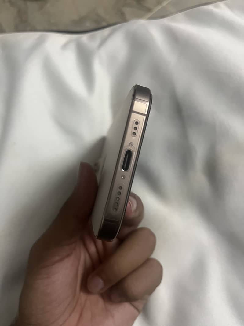 Apple iPhone 16 Pro 1