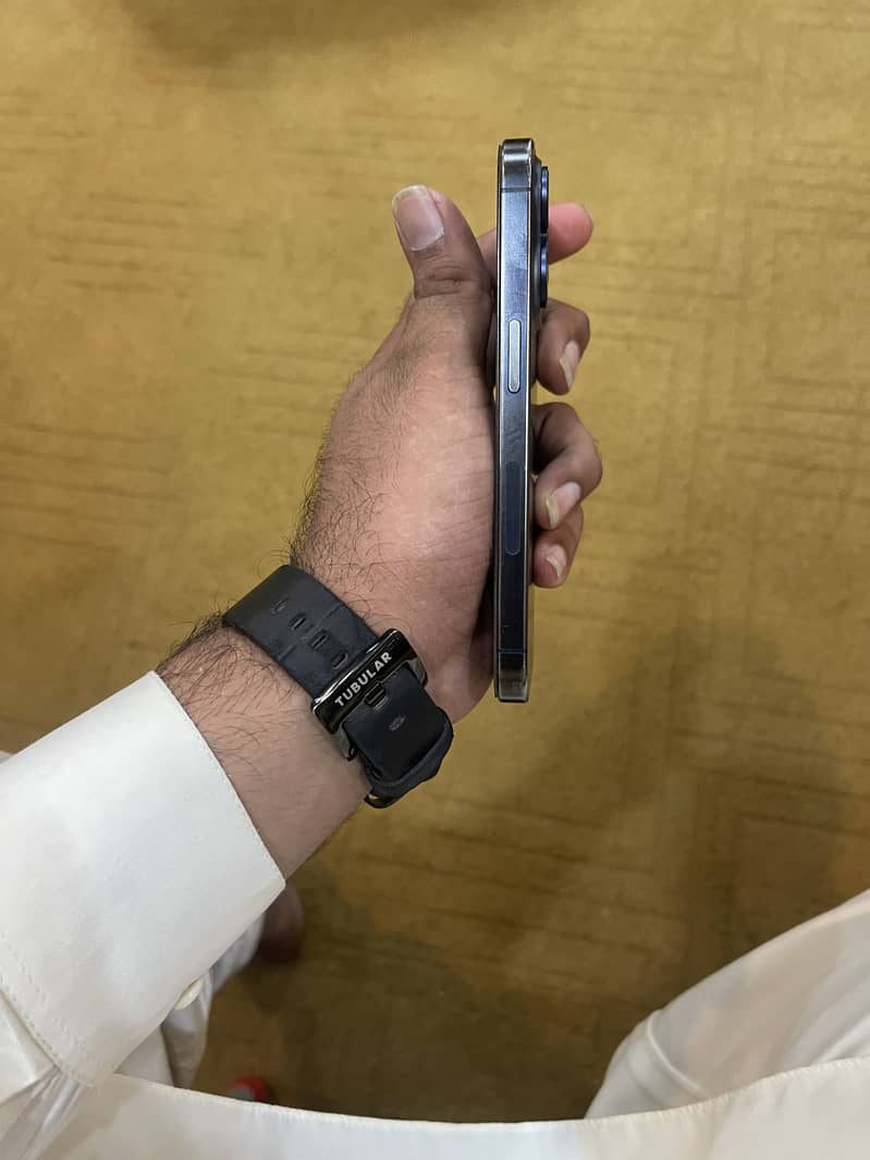 Apple iPhone 15 Pro 0