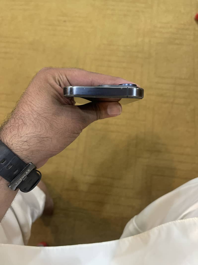 Apple iPhone 15 Pro 4