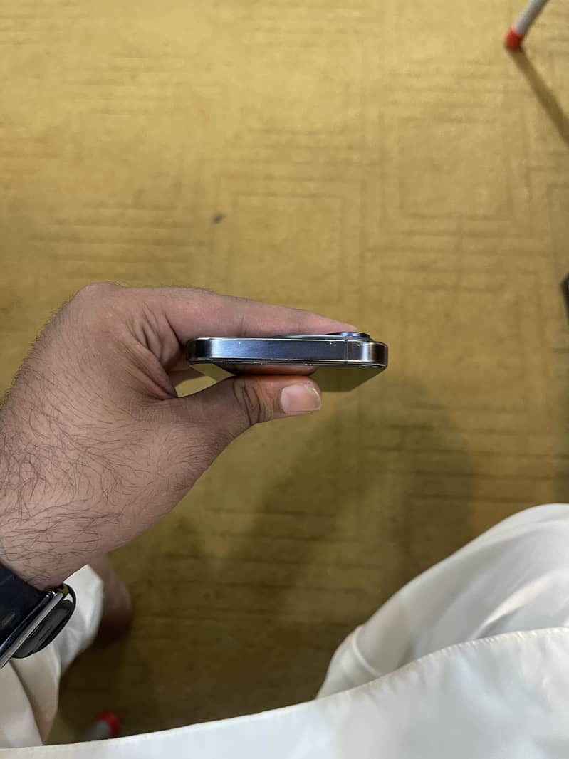 Apple iPhone 15 Pro 6