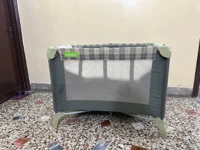 Infanti Baby Bassinet / Playpen – Good Condition