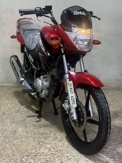 Yamaha ybr125cc 2023 model ( low millage )