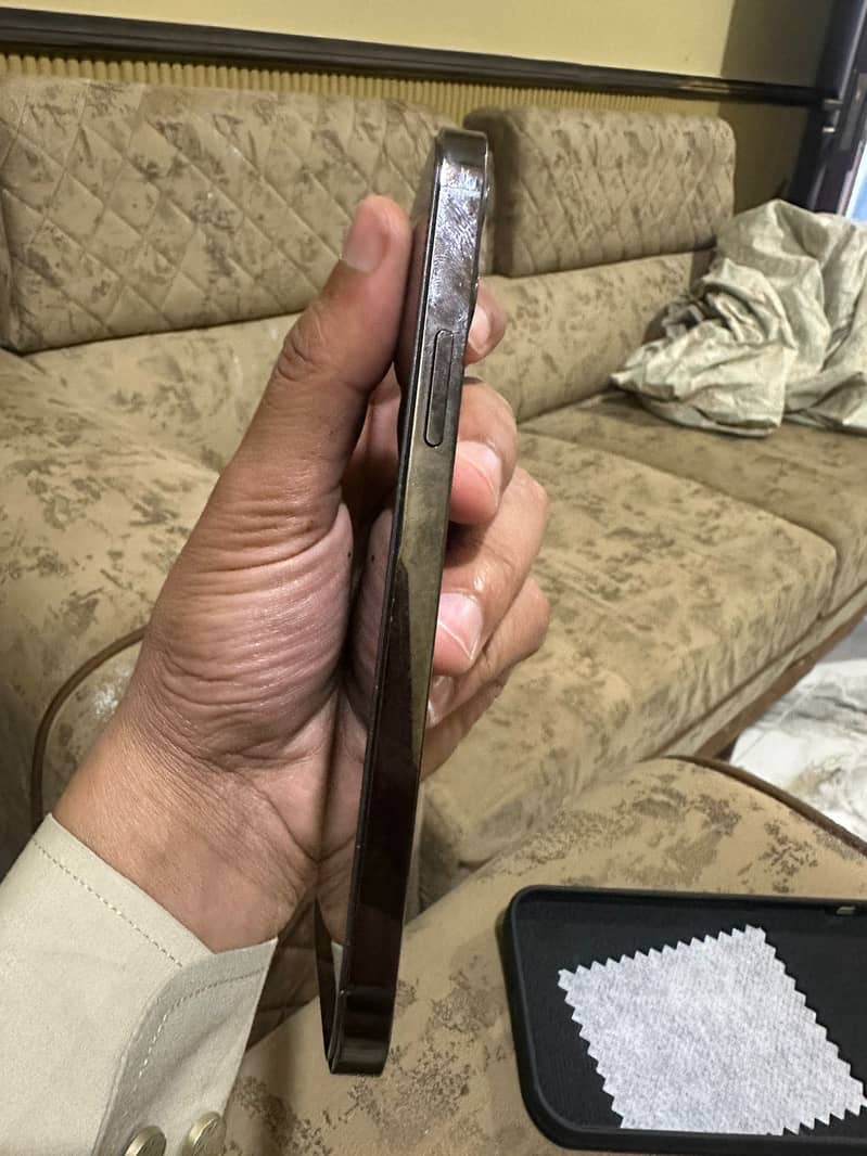 Apple iPhone 12 Pro 1