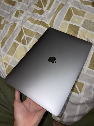 Apple Macbook Pro 2017 i7 16/128gb