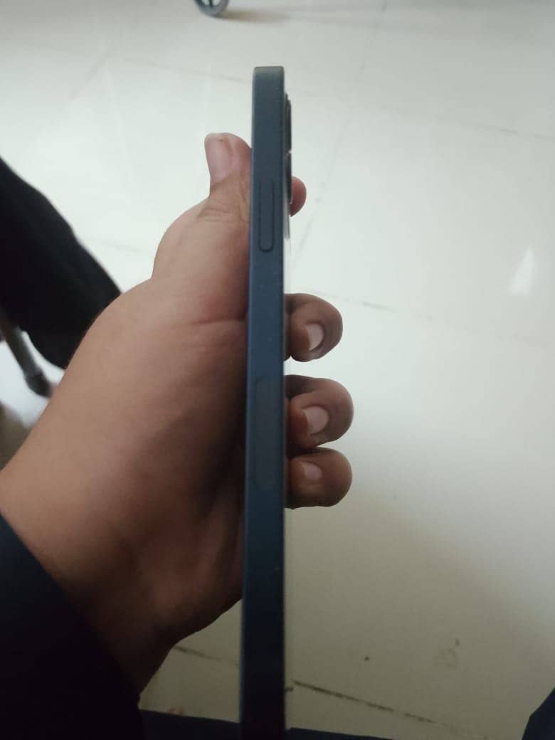 Apple iPhone 12 3