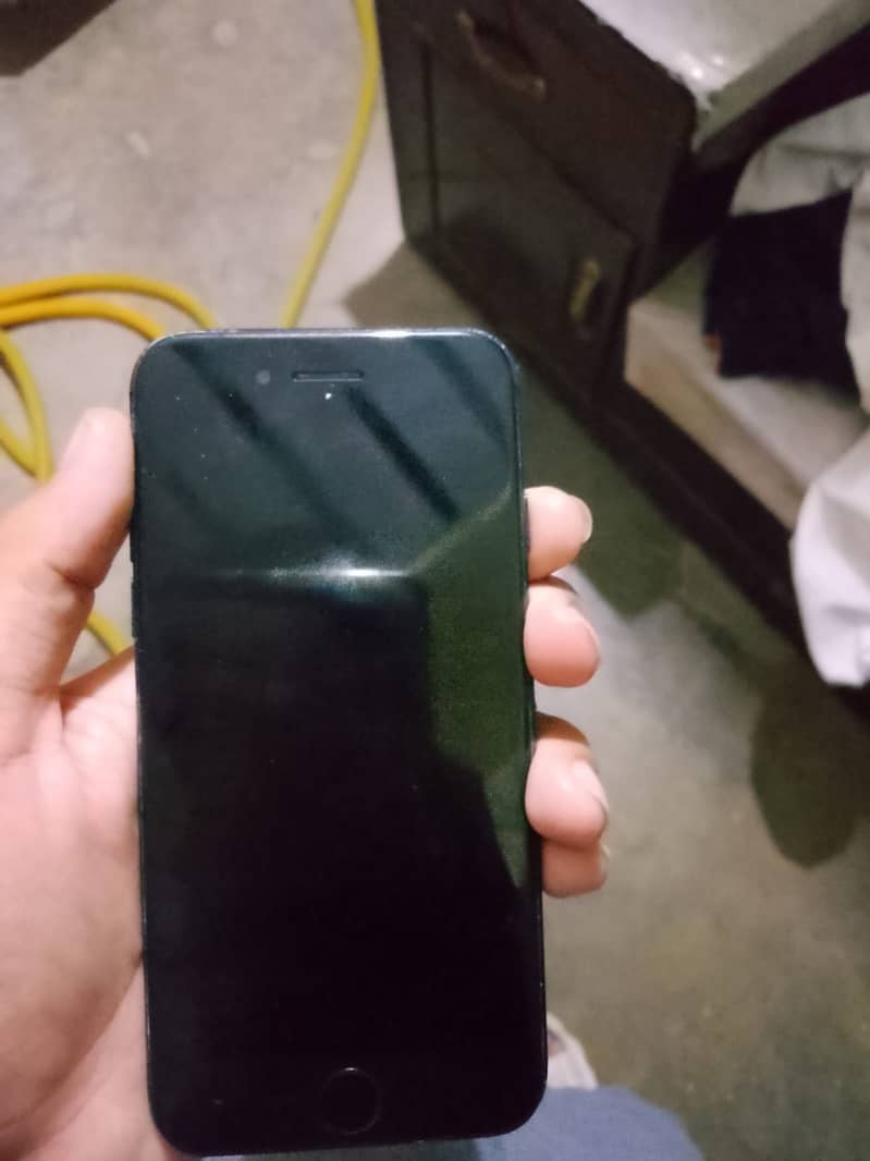Apple iPhone 7 1