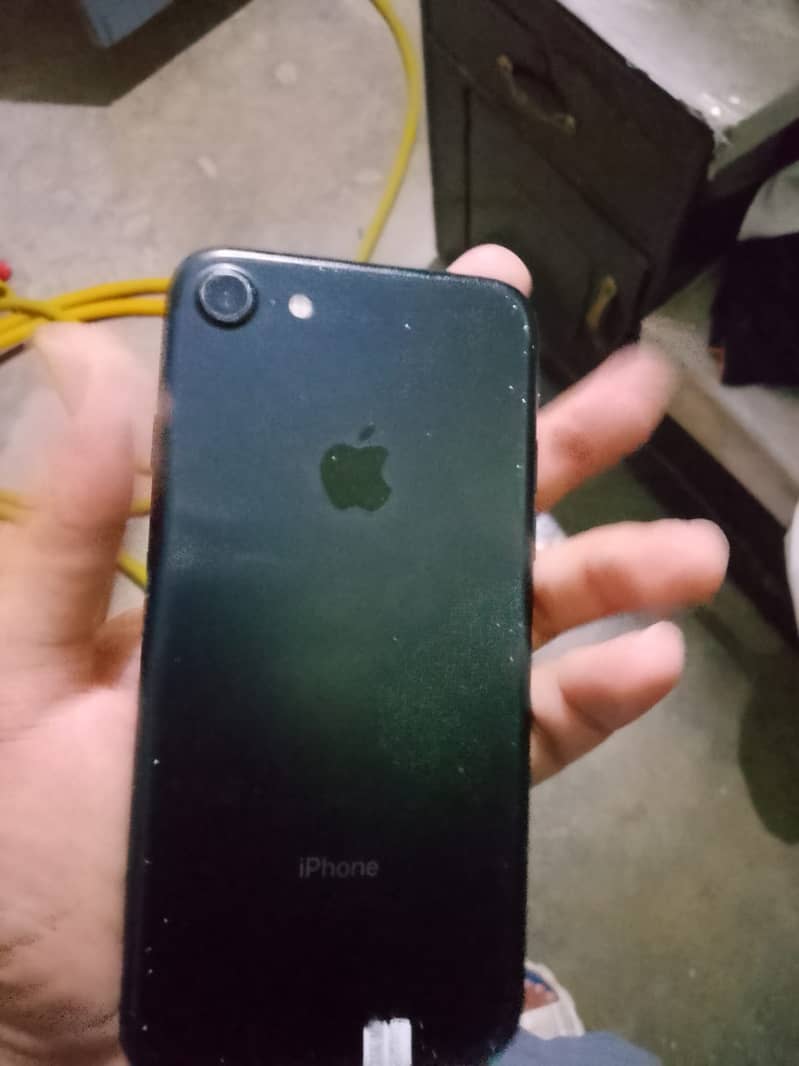 Apple iPhone 7 2