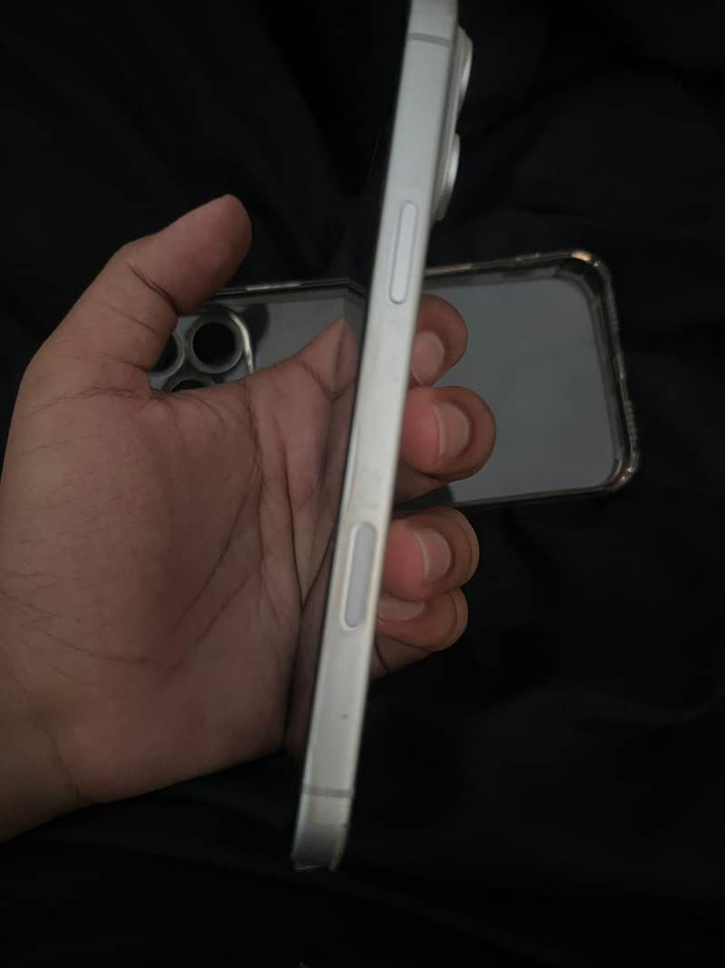 Apple iPhone 17 Pro Max 3