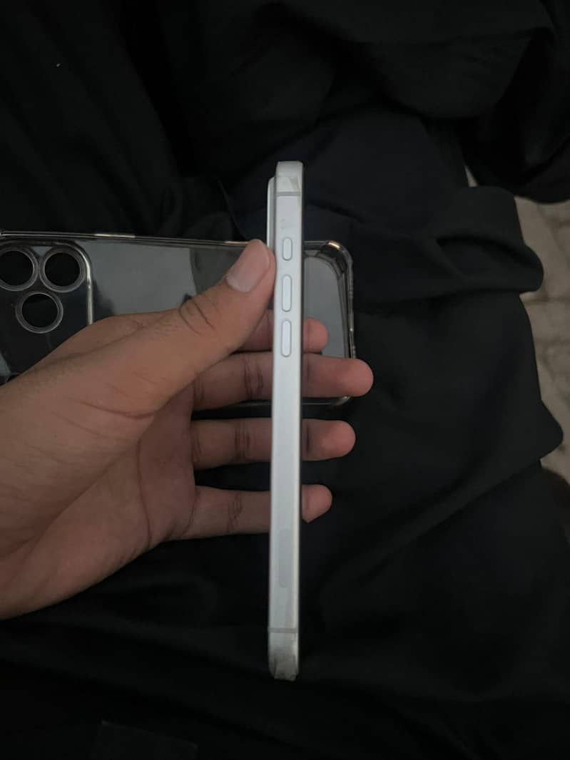 Apple iPhone 17 Pro Max 4