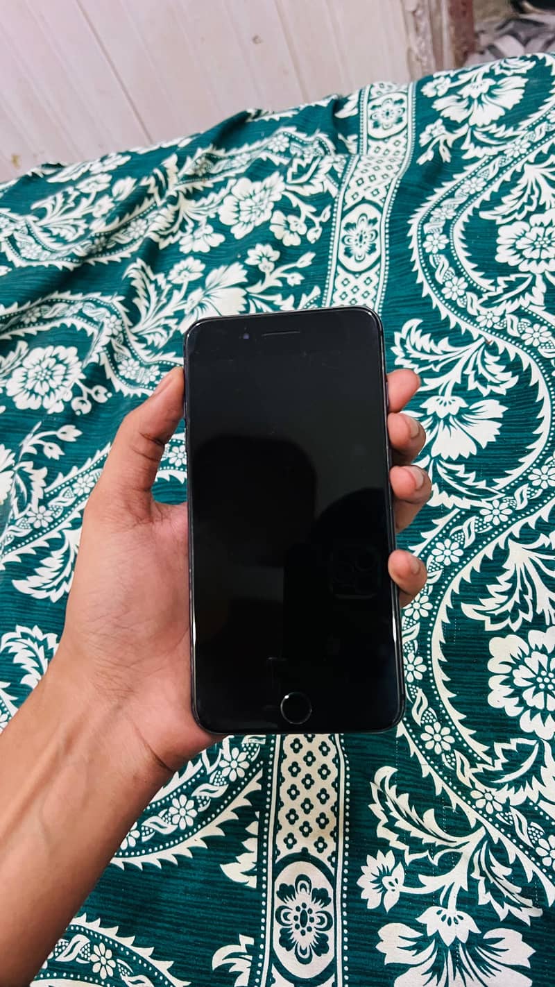 Apple iPhone 8 Plus 1