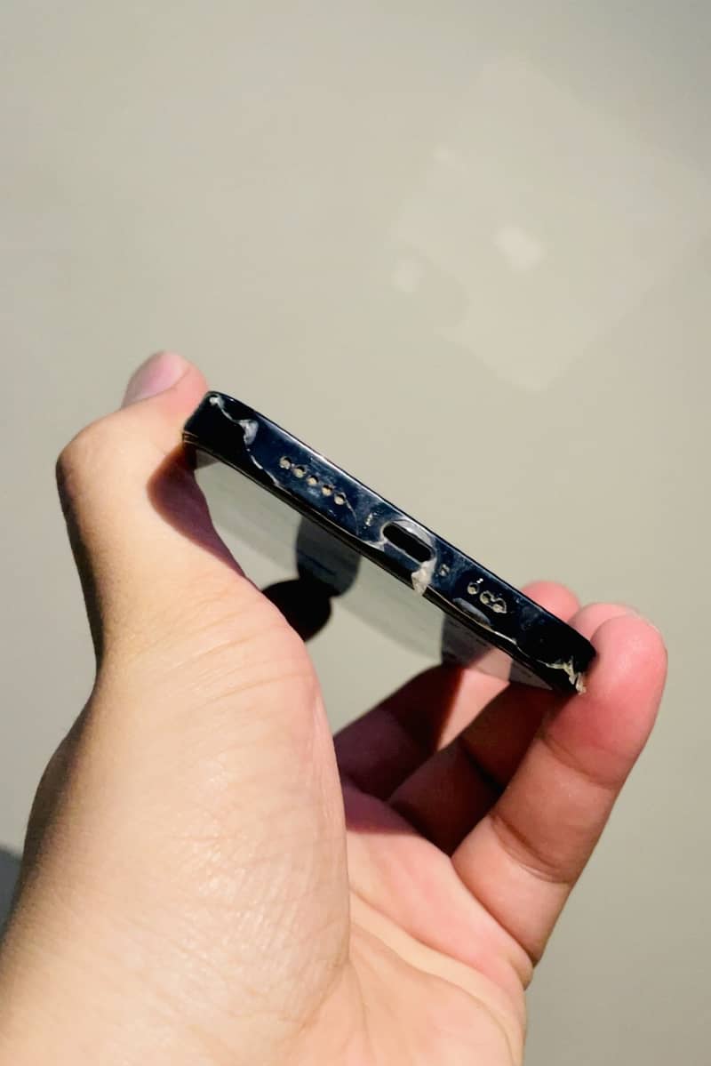 Apple iPhone 12 4