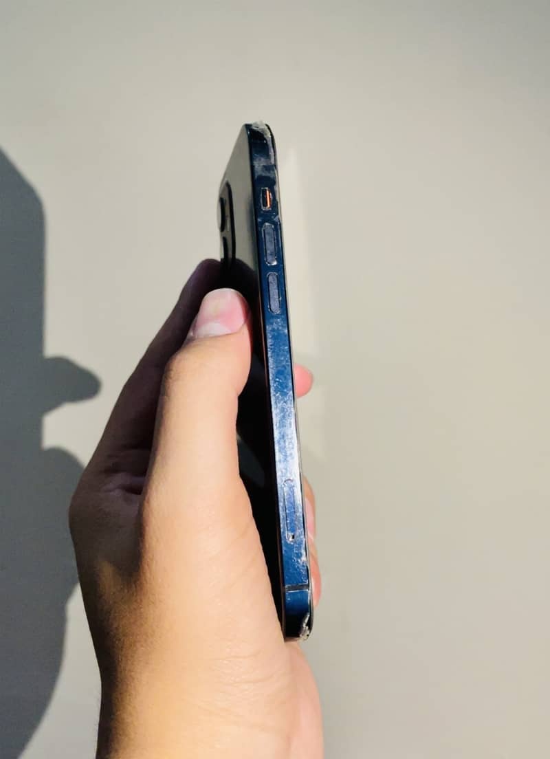 Apple iPhone 12 6