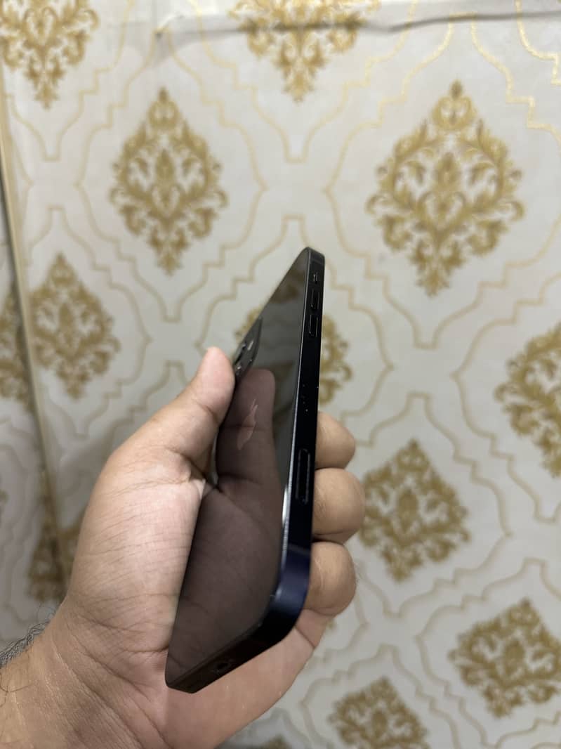 Apple iPhone 12 7