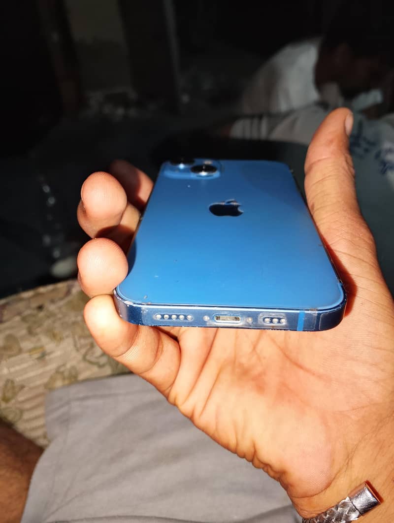 Apple iPhone 13 5