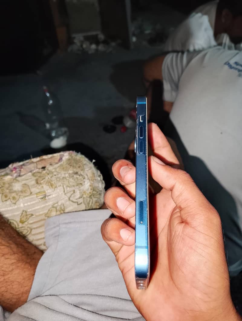 Apple iPhone 13 6