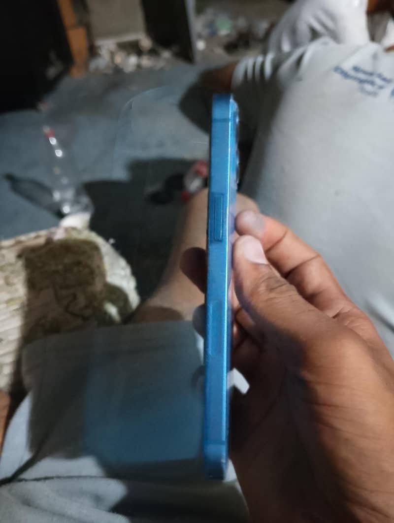 Apple iPhone 13 9