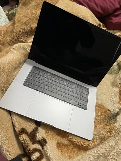 apple Mac book pro m2 max 96gb 2tb urgent sale