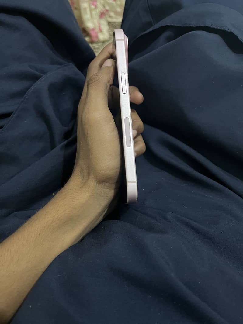 Apple iPhone 15 6