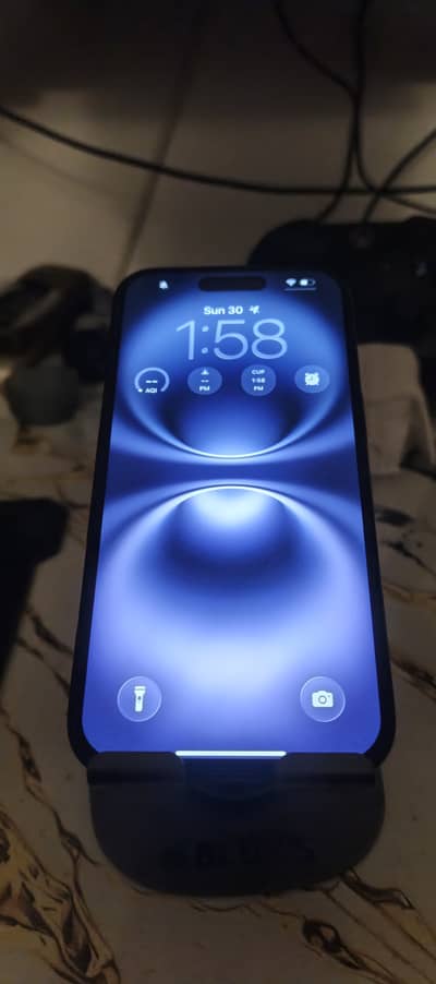 Apple iPhone 16